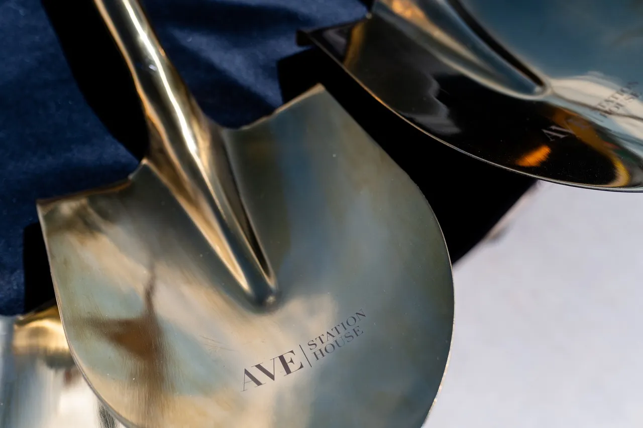 a close up of a shovel