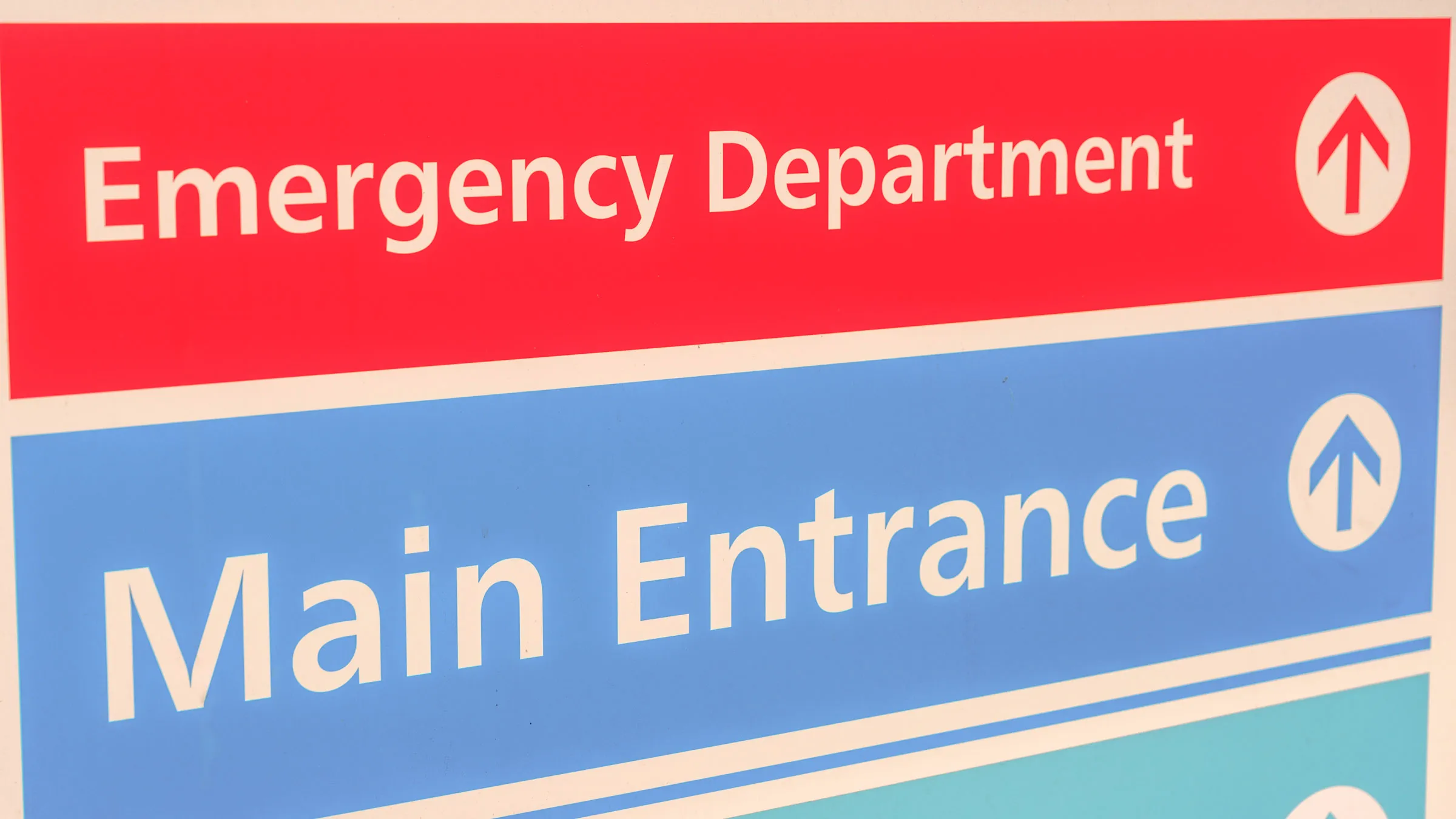 hospital main entrance and emergency department sign