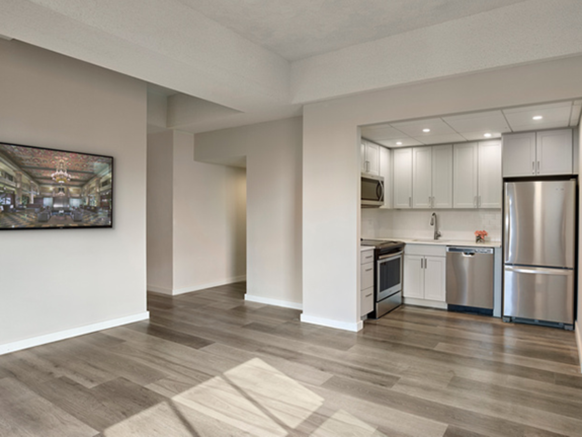 THE FRANKLIN RESIDENCES REVEALS RENOVATED APARTMENTS