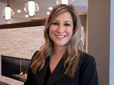 MEET CINDY GIURLANDO, ASSISTANT MANAGER