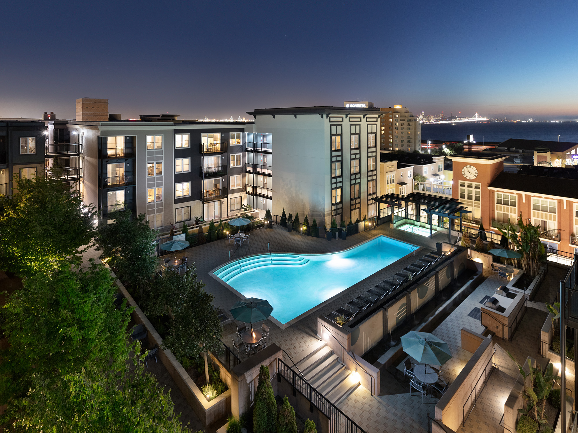 AVE Emeryville Pool