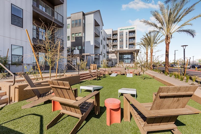 AVE Paradise Valley Courtyard