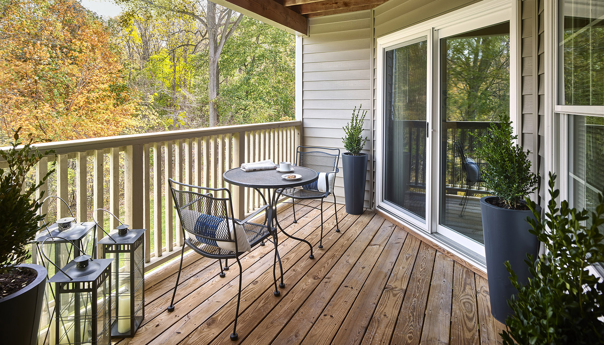 AVE Malvern apartment patio looking into fall landscape